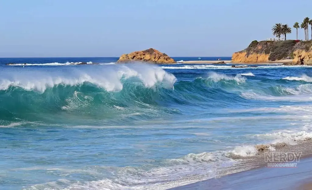 Waves rolling onto Aliso Beach in Laguna Beach, California — California coastal flooding