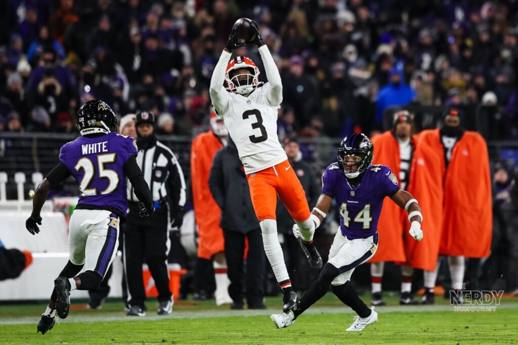 Cleveland Browns receiver catches a pass against the Baltimore Ravens in NFL Week 6 results