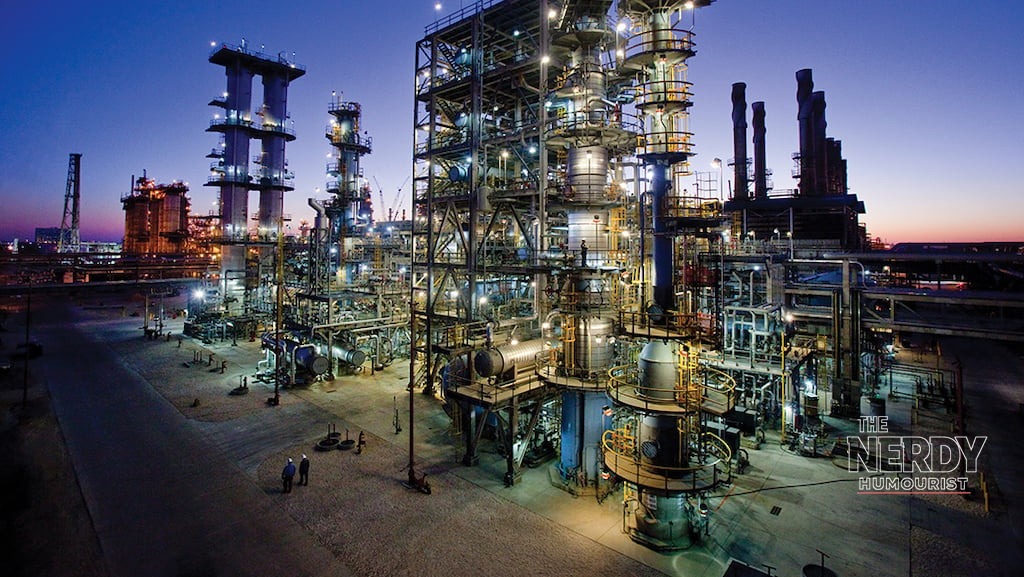 ExxonMobil refinery at dusk, illustrating the ExxonMobil Q3 earnings warning as the company guides Q3 2026 earnings lower