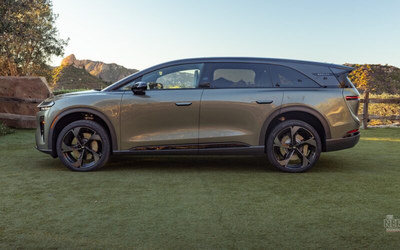 Lucid Gravity SUV photo for the Lucid Q3 deliveries miss production cut story