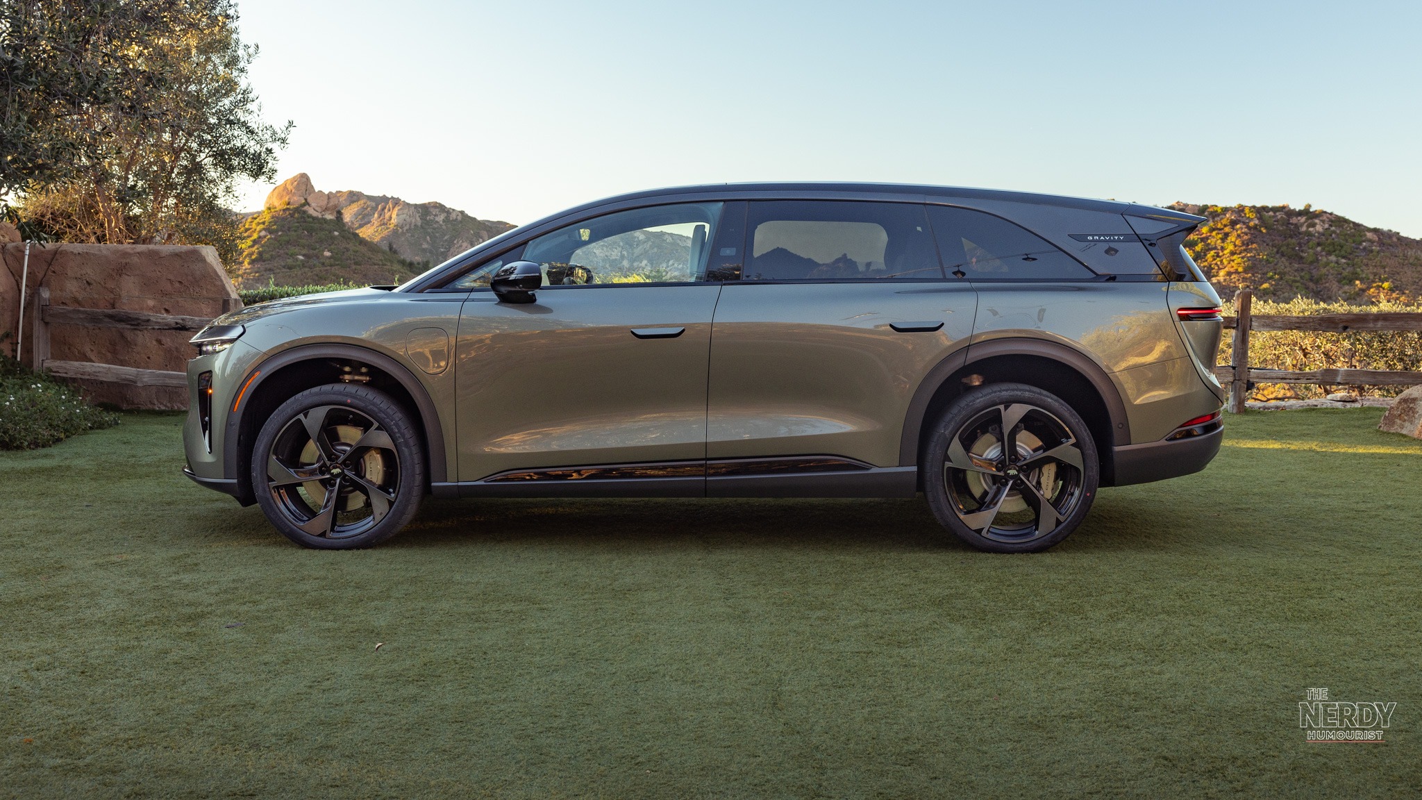 Lucid Gravity SUV photo for the Lucid Q3 deliveries miss production cut story