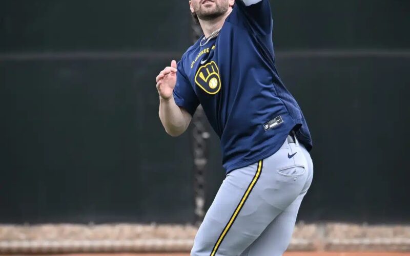 Garrett Mitchell of the Milwaukee Brewers in the outfield during the Brewers' NLDS Game 4 win over the Padres